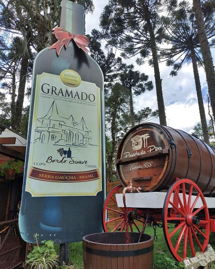 Chale Tematico Em Pipa De Vinho - Parada Da Pipa Chales Canela Exterior photo